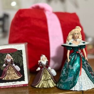 Holiday Barbie Collector's Series - Green and Gold stocking holder and ornament